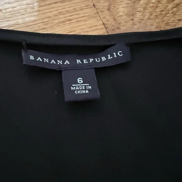 Banana Republic Silk Camisole in Black Sz.6 NWOT - Picture 3 of 4